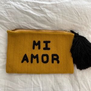 Adorable woven clutch purse never been used